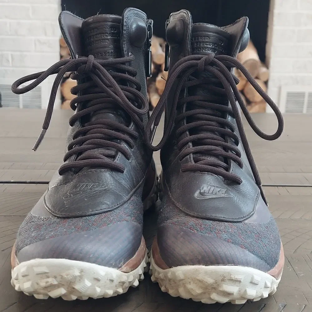 Nike accented zipper months
